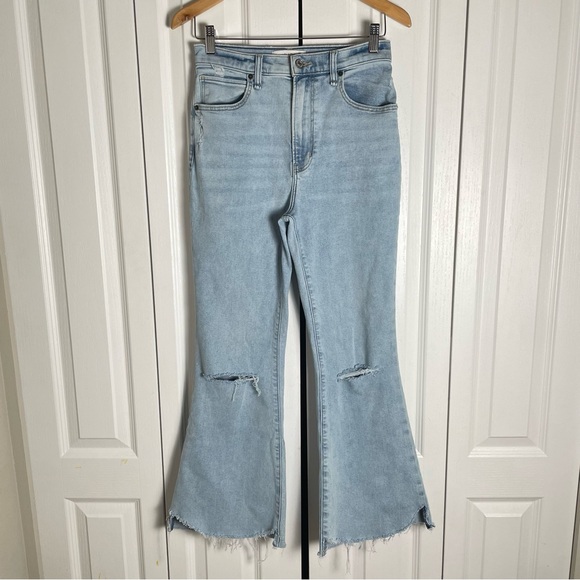 Abercrombie & Fitch Denim - Abercrombie & Fitch Flare Ultra High Rise Jeans Women’s 6 | 28 Blue Light Wash